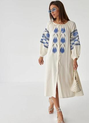 Платье на пуговицах из льна украшено вышивкой крестом2 фото