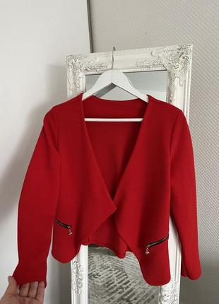 Яркий красный жакет накидка. пиджак красный эффектный italia