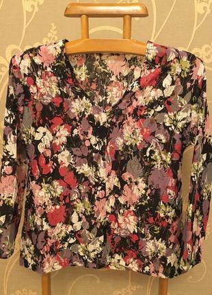 Очень красивая и стильная брендовая кружевная блузка в цветах.4 фото