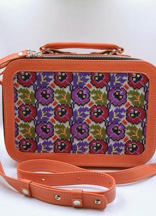 Шкіряна жіноча сумка,сумка кросс боді,сумка з вишивкою,вишита сумка, каркасна сумка,сумка на плече