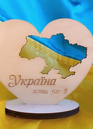 Патриотический сувенир из дерева на рабочий стол "україна понад усе!"