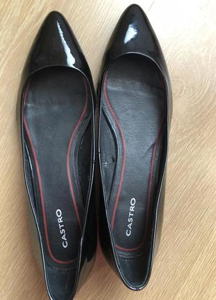 Стильні черевички на нешироку ніжку