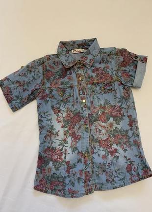 Джинсовая рубашка с цветами