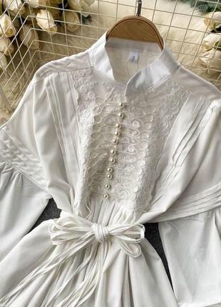 Платье нарядное с кружевом поясом свободного кроя разлетайка молочное2 фото