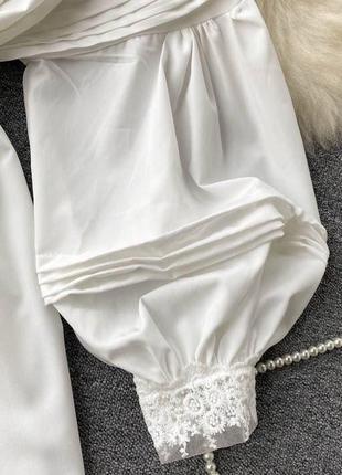 Платье нарядное с кружевом поясом свободного кроя разлетайка молочное4 фото