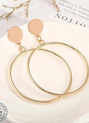 Изысканные серьги кольца большие круги золотистые сережки стильные металлические вечерние длинные висячие1 фото