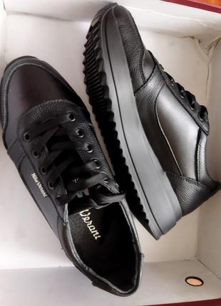 Шкіряні кросівки