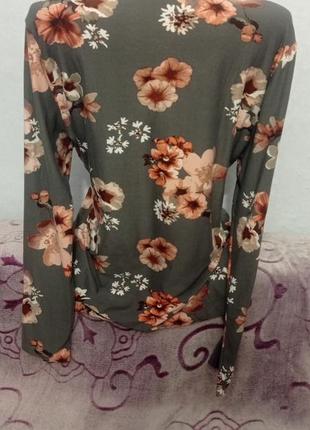 Стильна жіноча кофточка у квітковий принт4 фото