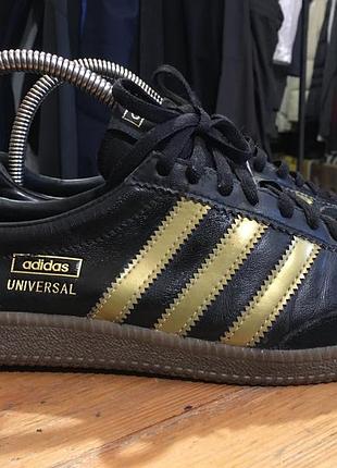 Кроссовки adidas universal