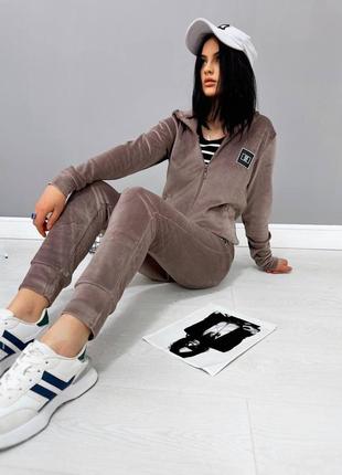Новинки 💥💥💥
костюм
мод.400пасч
тканина  велюр спорт
колір чорний, хакі, бежевий, пляшка
розміри 42-44,44-46,46-488 фото