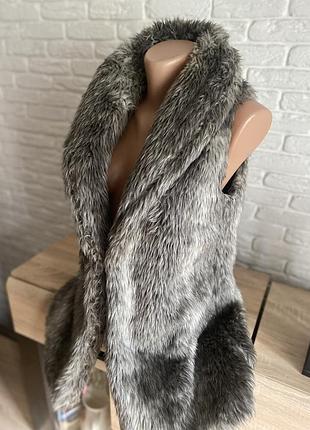 Сіра хутряна жилетка