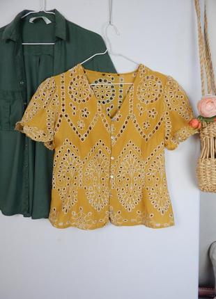 Ніжна гірчична блуза з бавовняної прошви з обємними рукавами вишита вишиванка із вишивкою мереживо1 фото