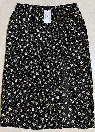 Дуже гарна та стильна спідниця у квіточках.