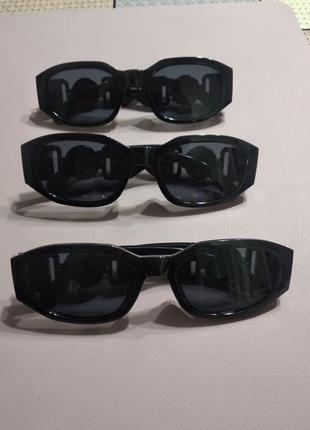 Стильні сонцезахисні окуляри2 фото