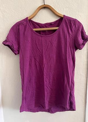 Фиолетовая футболка