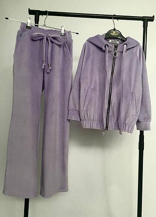 Ніжний велюровий костюм