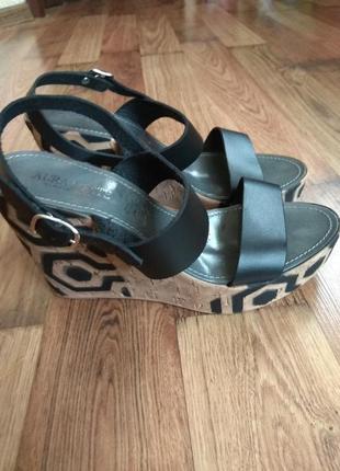 Босоніжки шкіряні р 39