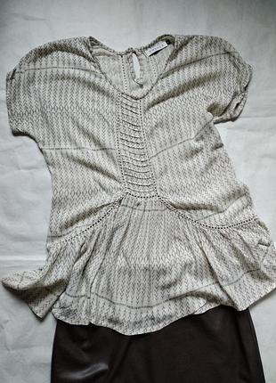 Цікава блузка з мереживом costes