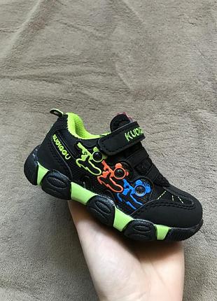 Новые чёрные детские кроссовки на липучках