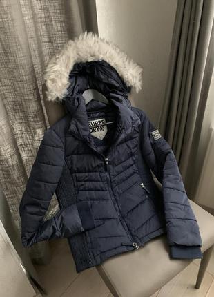 Зимовий легкий пуховик superdry