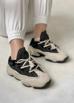 Крутейшие женские кроссовки adidas yeezy boost 500 black beige premium чёрные с бежевым2 фото