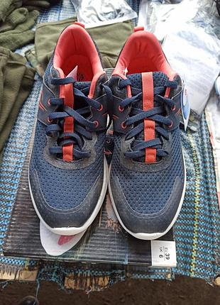 Кроссовки женские