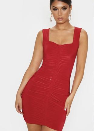 Сукня міні червона з квадратним вирізом обтягуюча із зібраною тканиною по центру тканина масло