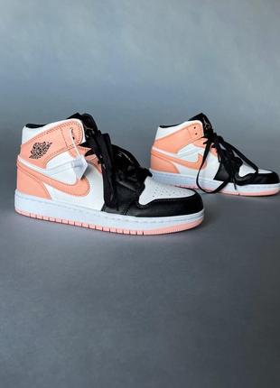 Женские розовые с чорным кожаные кроссовки nike air jordan 1 🆕 высокие джорданы4 фото