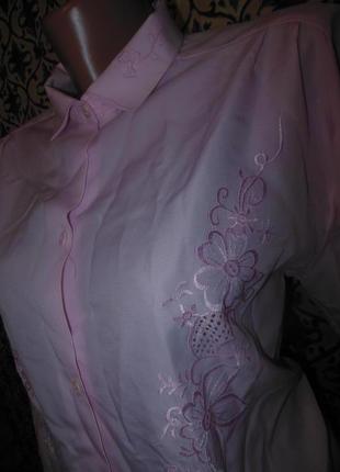 Женская розовая рубашка-блузка с вышивкой2 фото