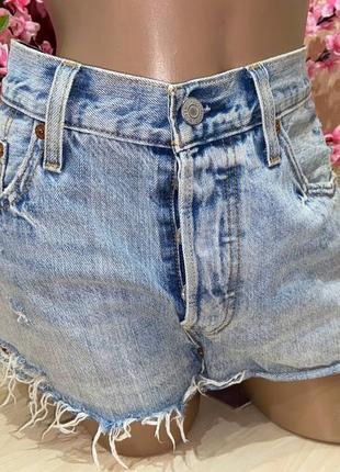 Джинсовые рваные шорты w30 levis
