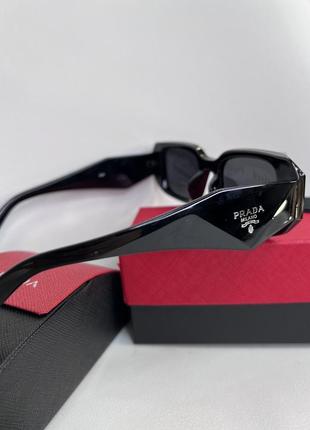 Сонцезахисні окуляри жіночі prada