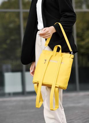 Зручний та компактний жіночий рюкзак-сумка sambag loft - стьобаний жовтий3 фото