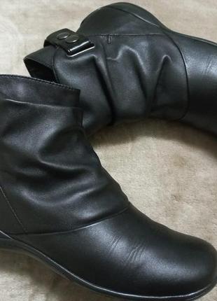 Ботинки сапоги фирменные кожа жен. 39р.clarks индии