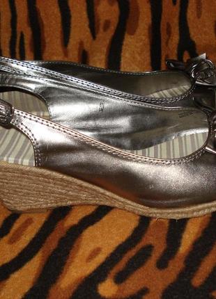 Супер босоножки"marks & spencer"р.6и1\2,вьетнам.