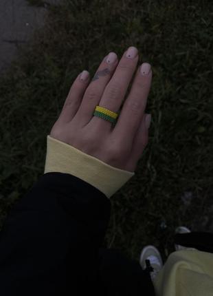 Двухцветная кольца из бисера1 фото