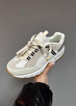 Женские кроссовки nike humara lx jacquemus light bone gold / smb3 фото