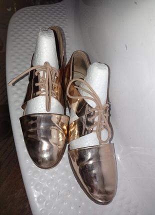 Гарні золотаві туфлі босоніжки 42р7 фото