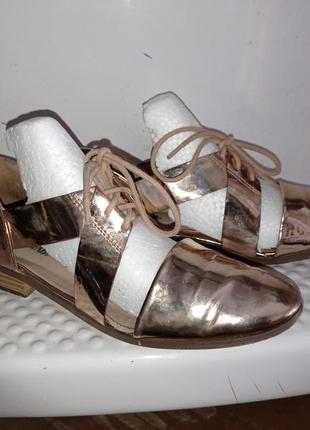 Красивые золотистые туфли босоножки 42р,
