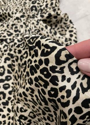 Атласне плаття міді з драпіруванням леопардовий принт8 фото