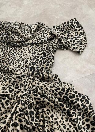 Атласне плаття міді з драпіруванням леопардовий принт9 фото