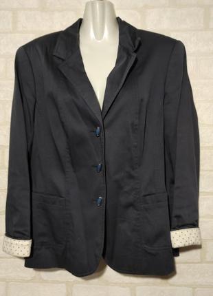 Стильний піджак ann llewellyn, темно-синього кольору, з манжетами білого кольору. раз.євро 404 фото