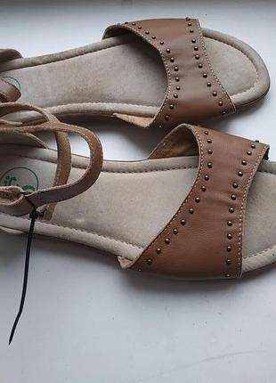 Кожанные женские босоножки германия