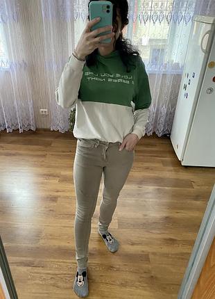 Женские джинсы