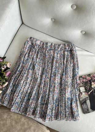 Летняя плиссированная юбка в мелкие цветочки8 фото