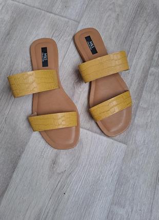 Шлепанцы кожаные р.39,40