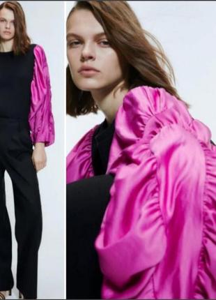 Чёрный свитшот на флисе с ярко-розовыми драпироваными рукавами zara