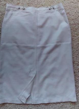 Спідниця біла,річна,попереду з великими кишенями,розмір l,