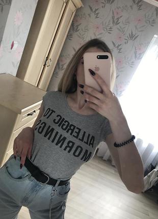 Крута футболка «allergic to mornings”