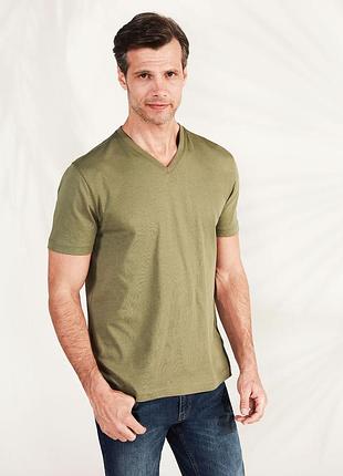 Мужская футболка хаки lc waikiki / лс вайкики с v-образным вырезом