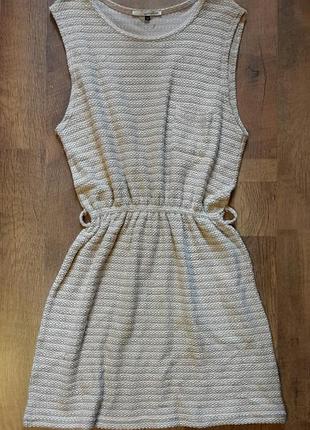 Стильное платье и много одежды